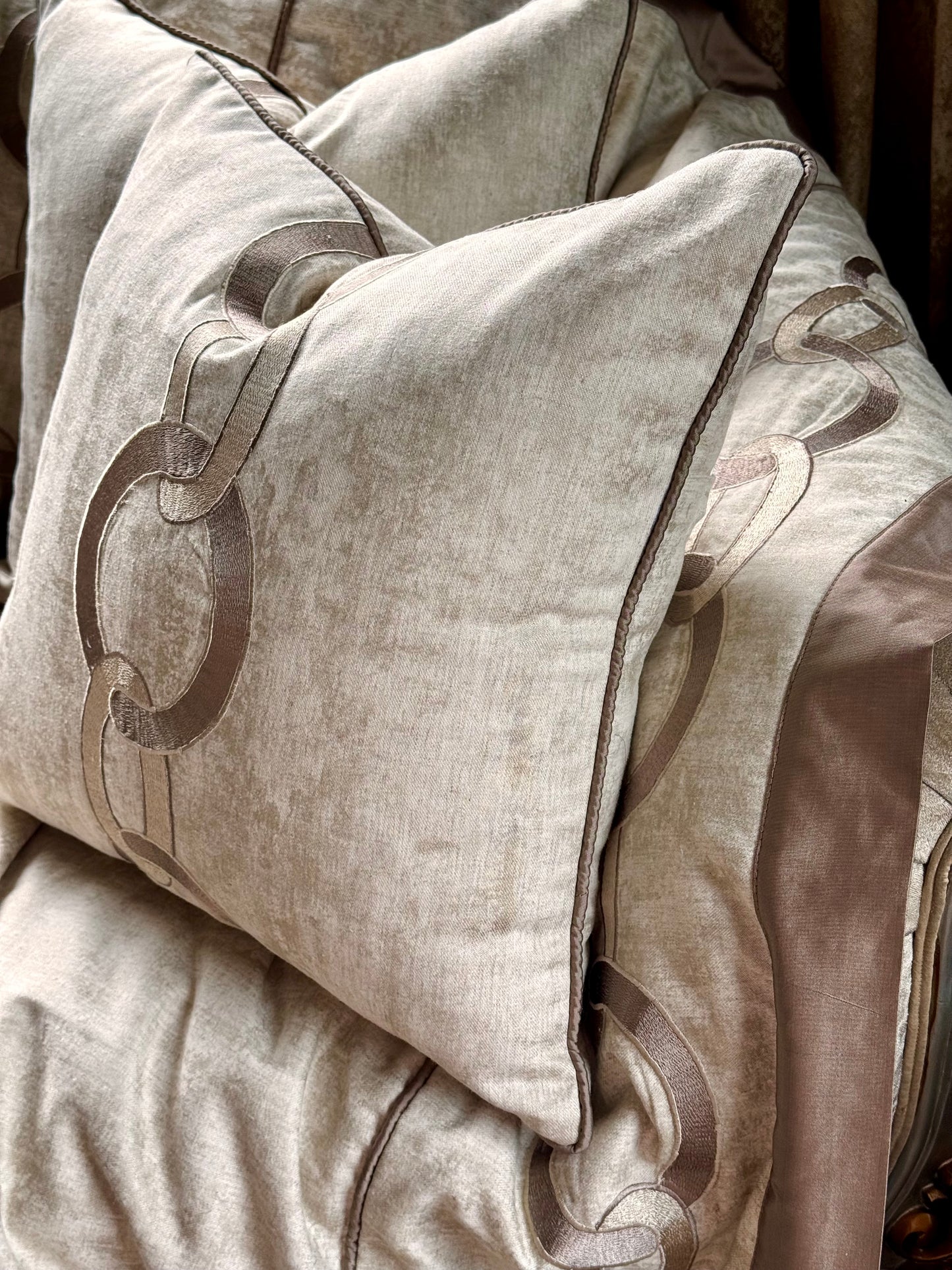 The Monarque Cushion Cover