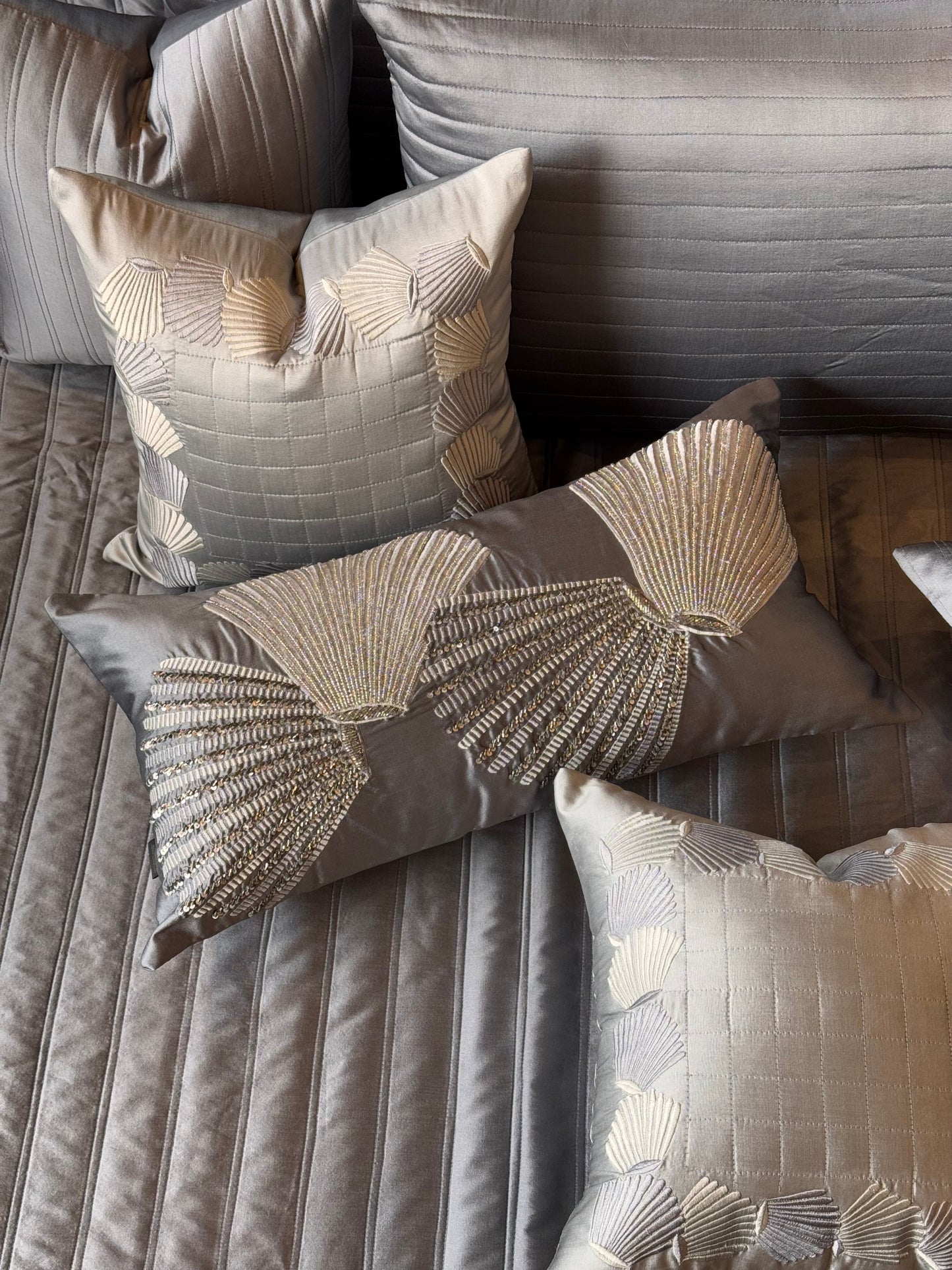 The Grey Fan Bedding Set