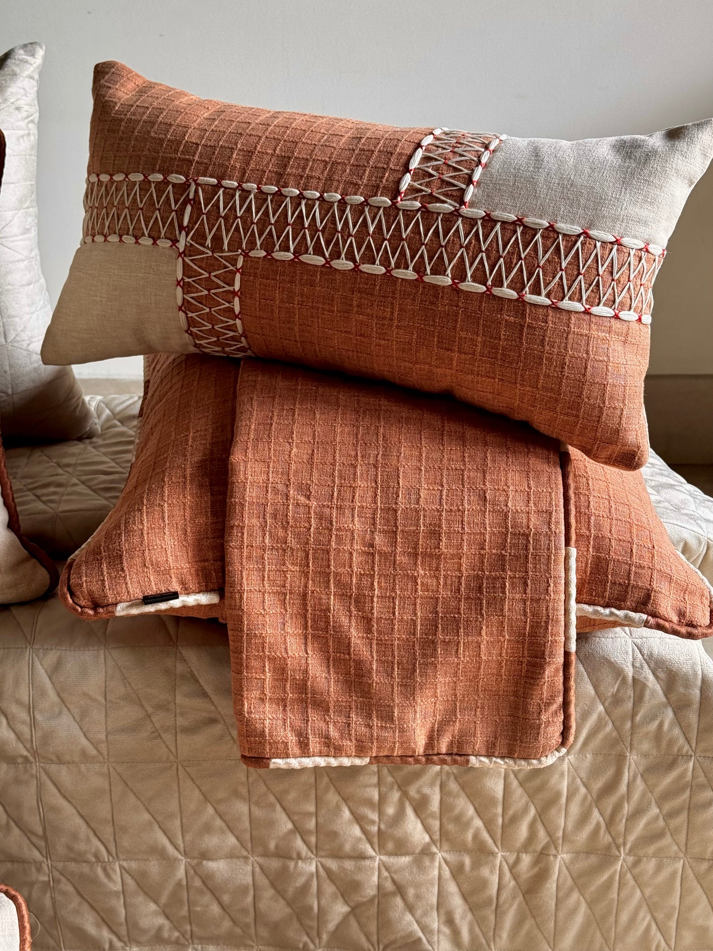 The Clay & Ivory Lumbar (With Insert)