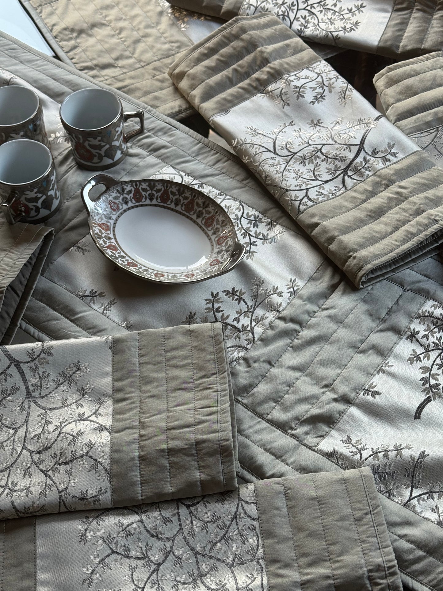 The Soft Green Tree Table Linen Set