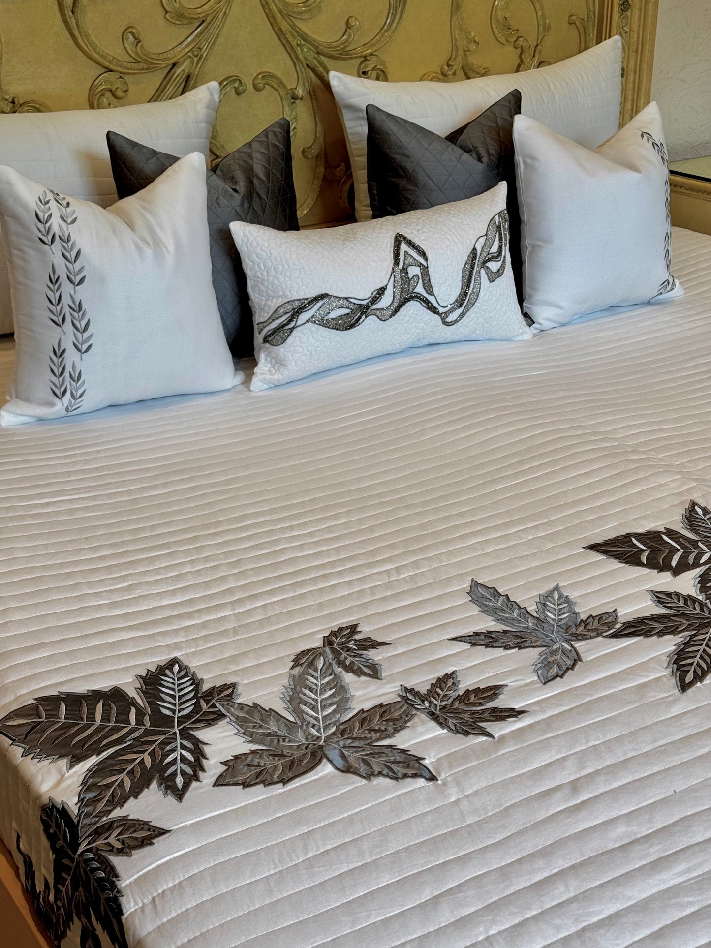 The Grey Maple Bedding Set