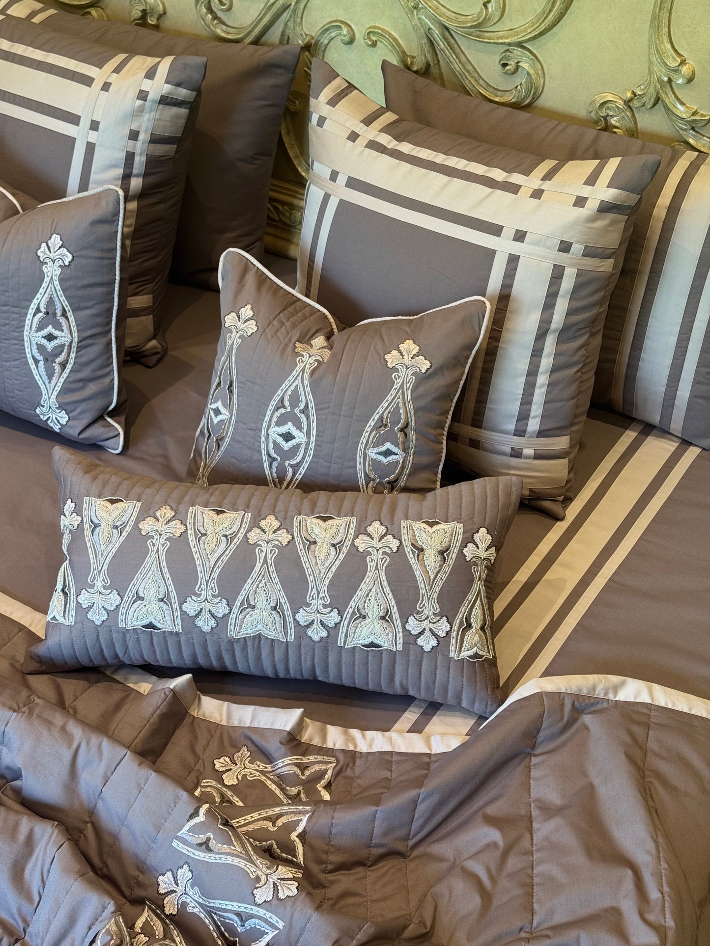 The Brown Heirloom Quilt Set