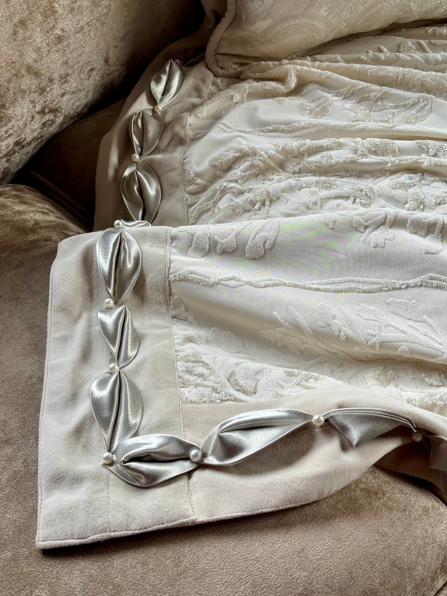 The Pearl Seashell Throw