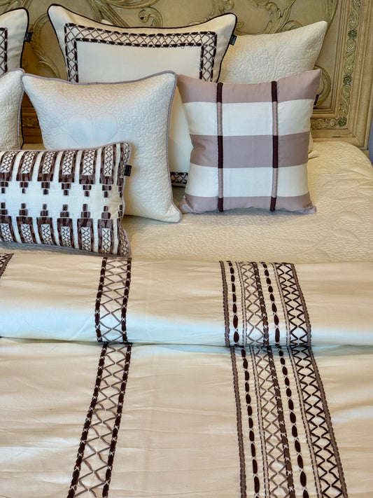 The Ivory Beige Windsor Duvet Set