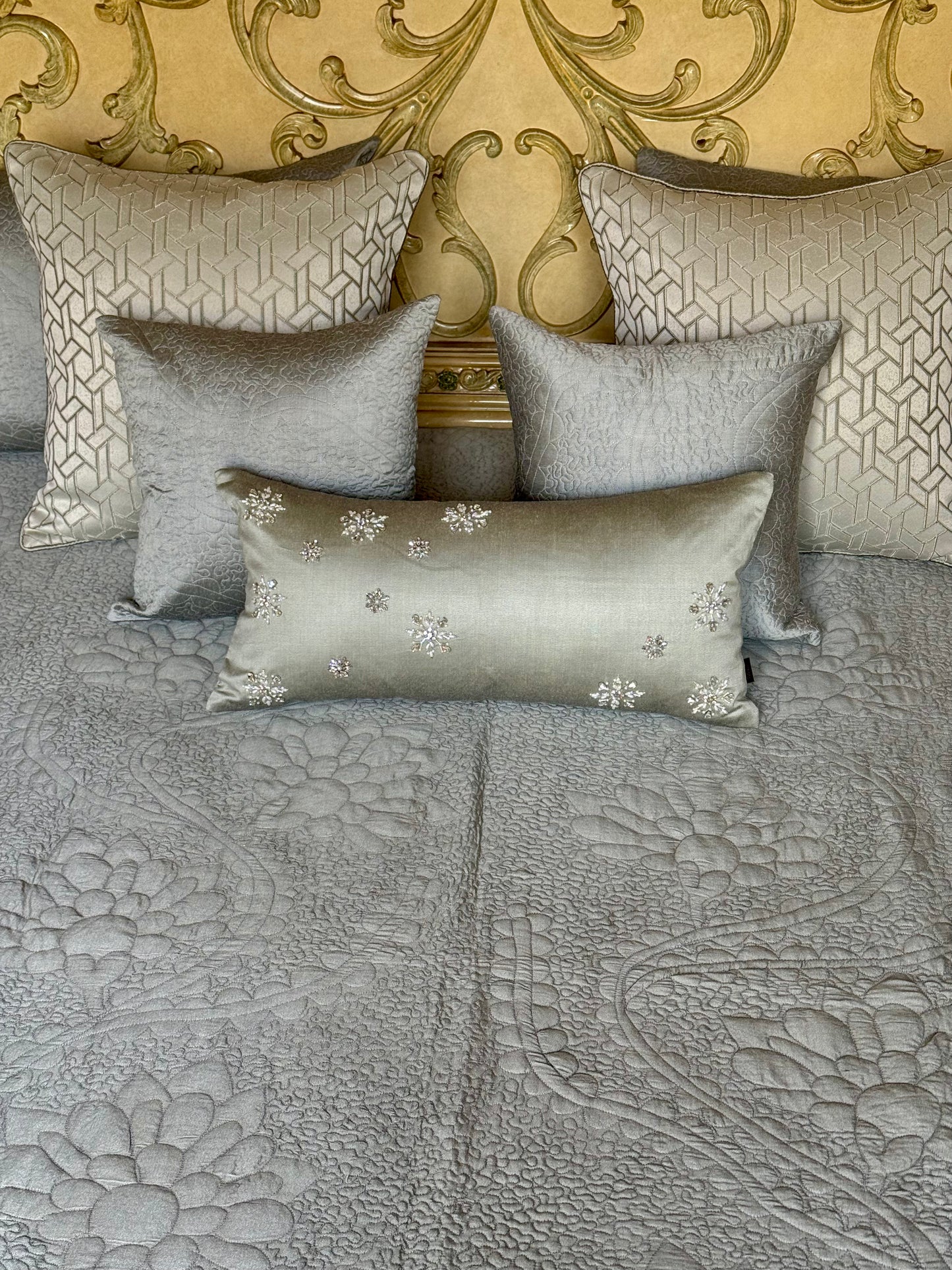 The Green Bloom Bedding Set