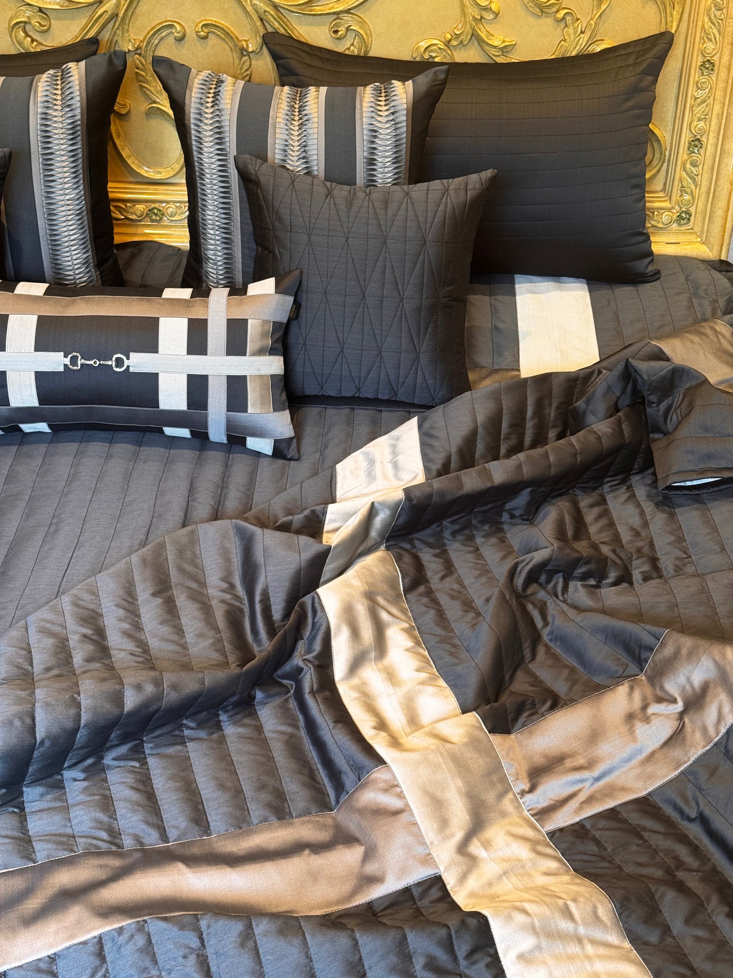 The Deep Blue Grid Bedding Set