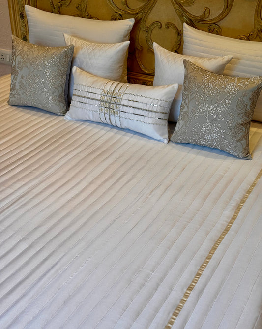 The Dusty White Bedding Set