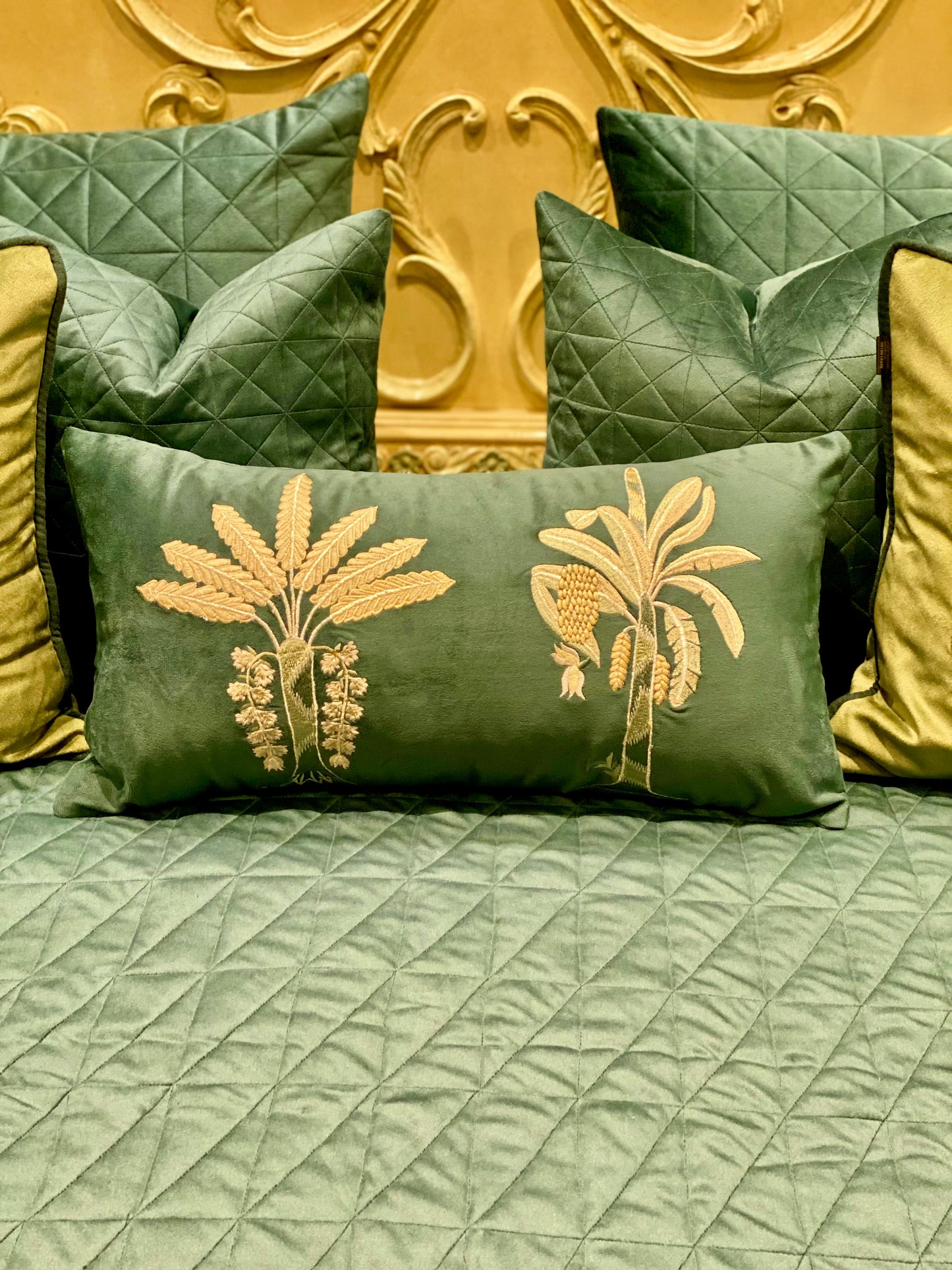 THE EMERALD BANYAN BEDDING SET