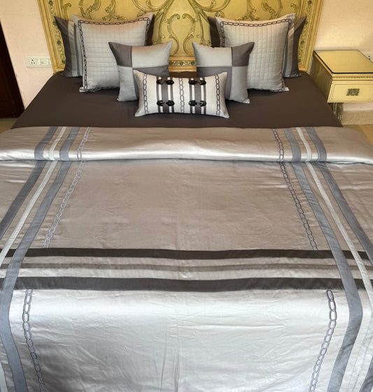 The Grey Ashford Quilt Set