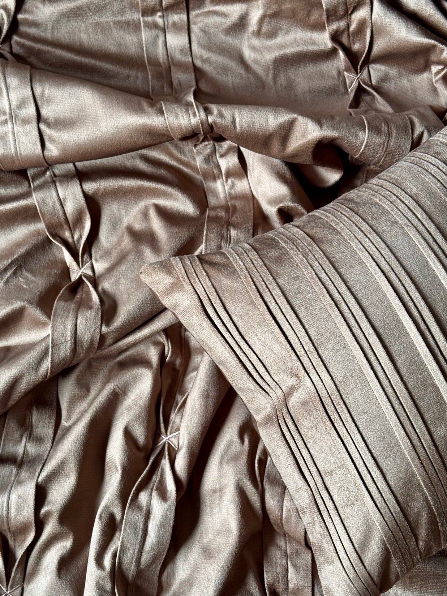 The Desert Brown Tuck Bedding Set