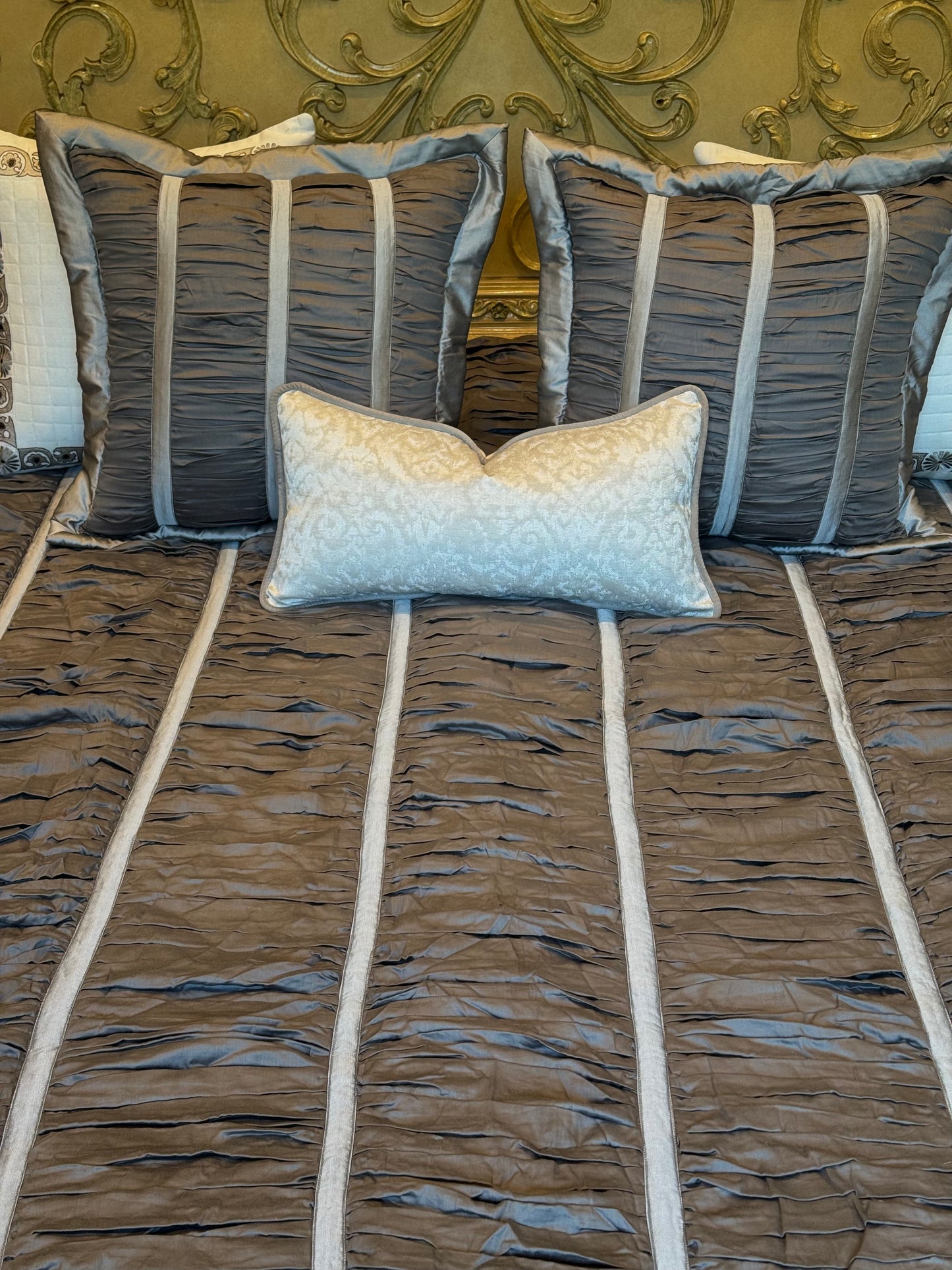 The Cotton Grey Scrunched Bedding Set