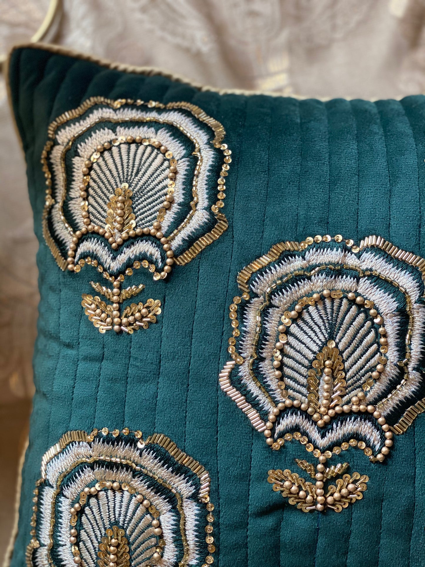 THE EMERALD SHOWER CUSHION COVER