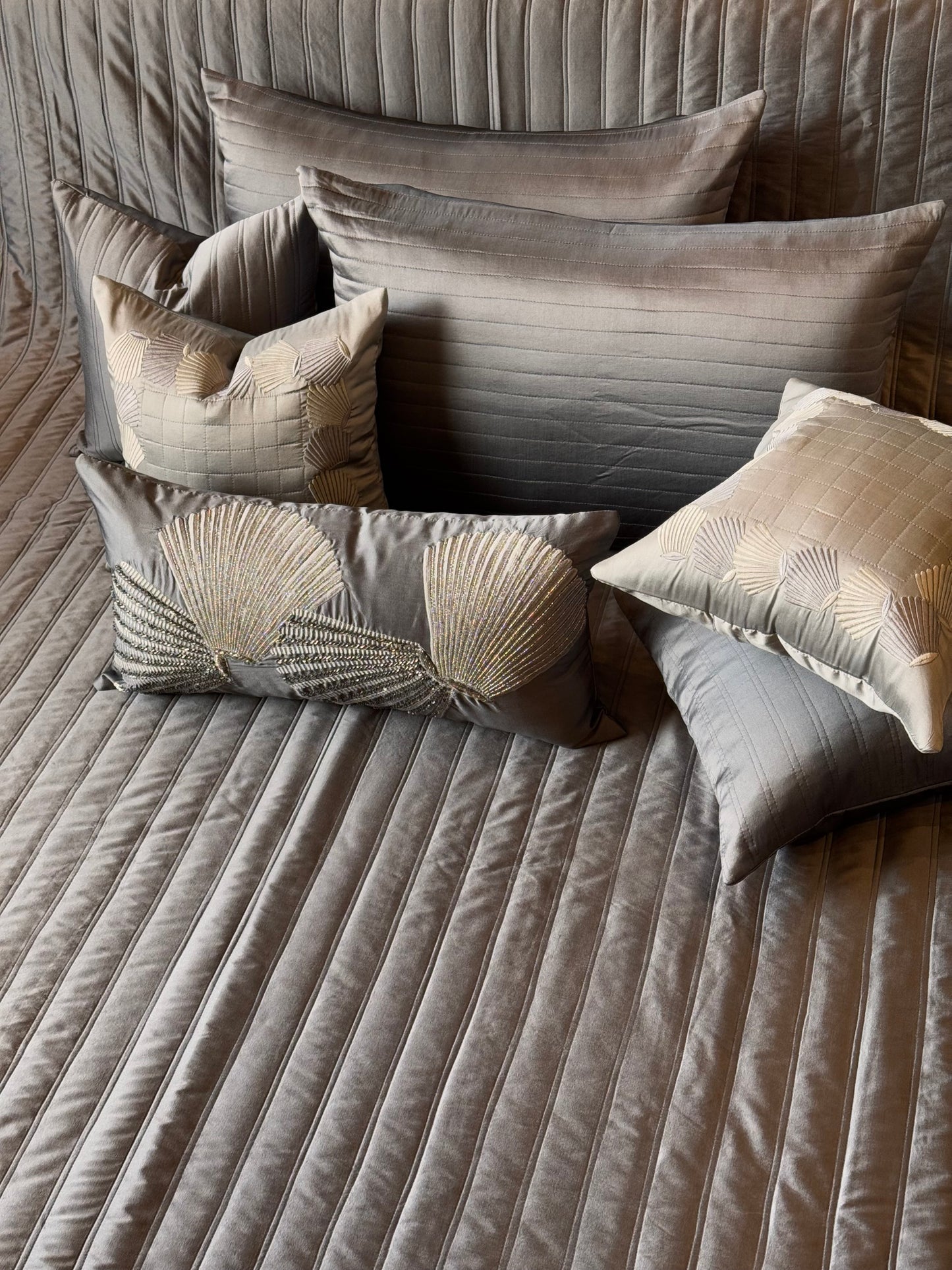 The Grey Fan Bedding Set