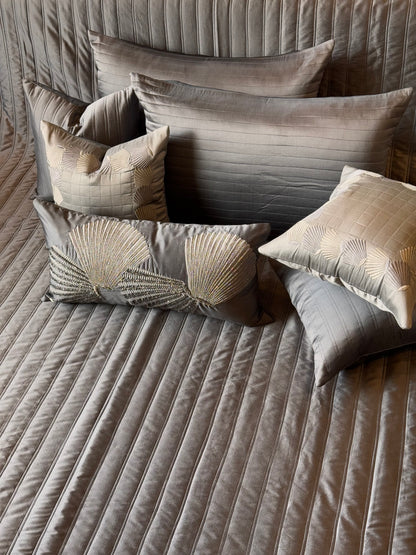 The Grey Fan Bedding Set