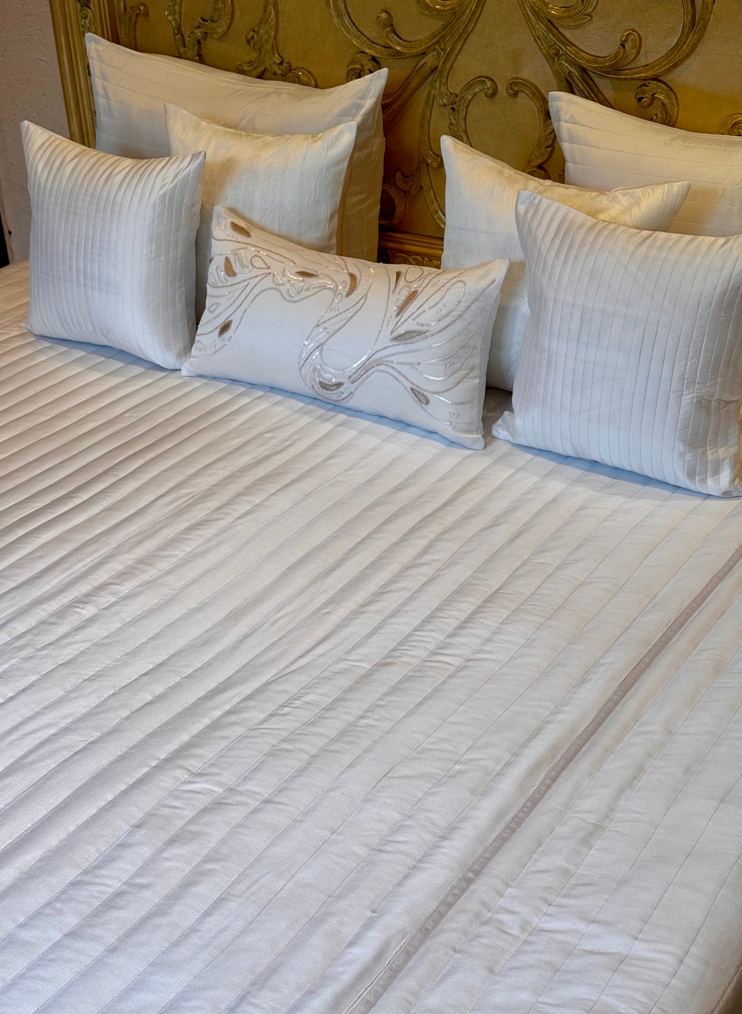 The Pearl White Abstract Bedding Set
