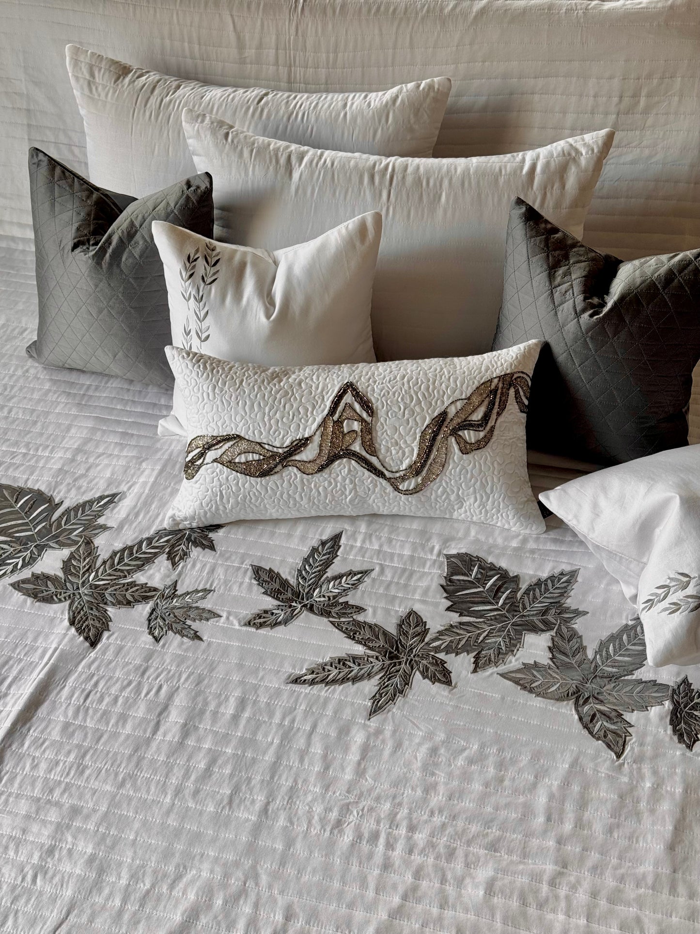 The Grey Maple Bedding Set