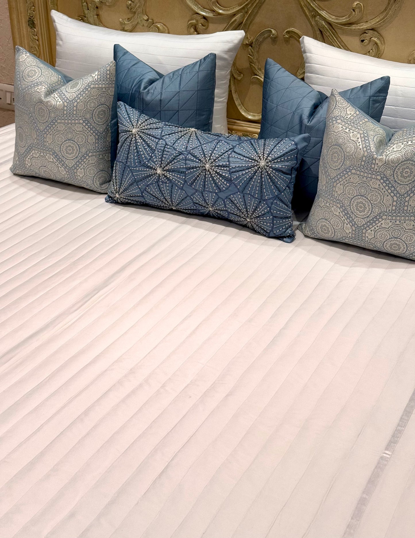 The White Dandelion Bedding Set