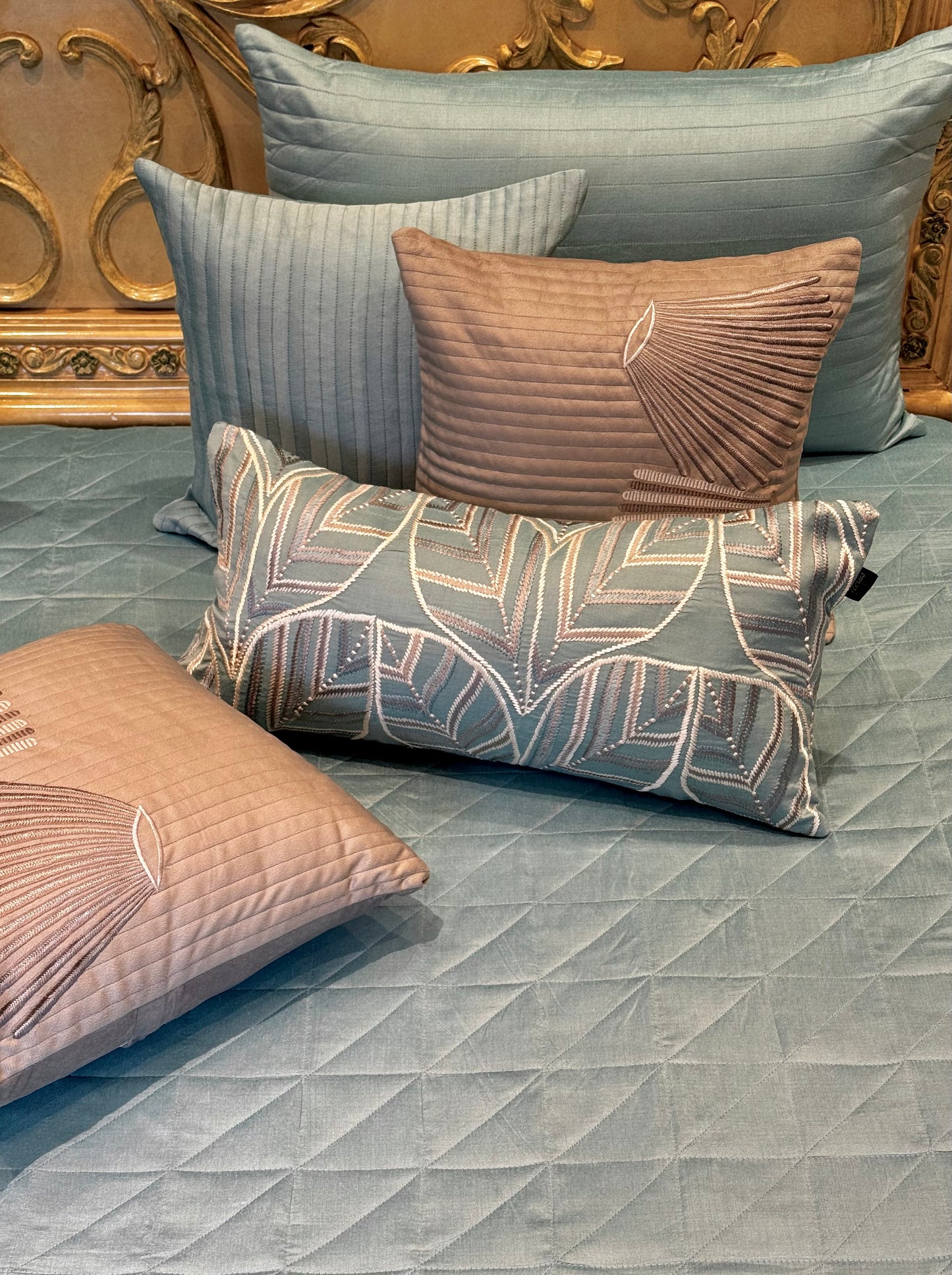 The Teal Mirage Bedding Set