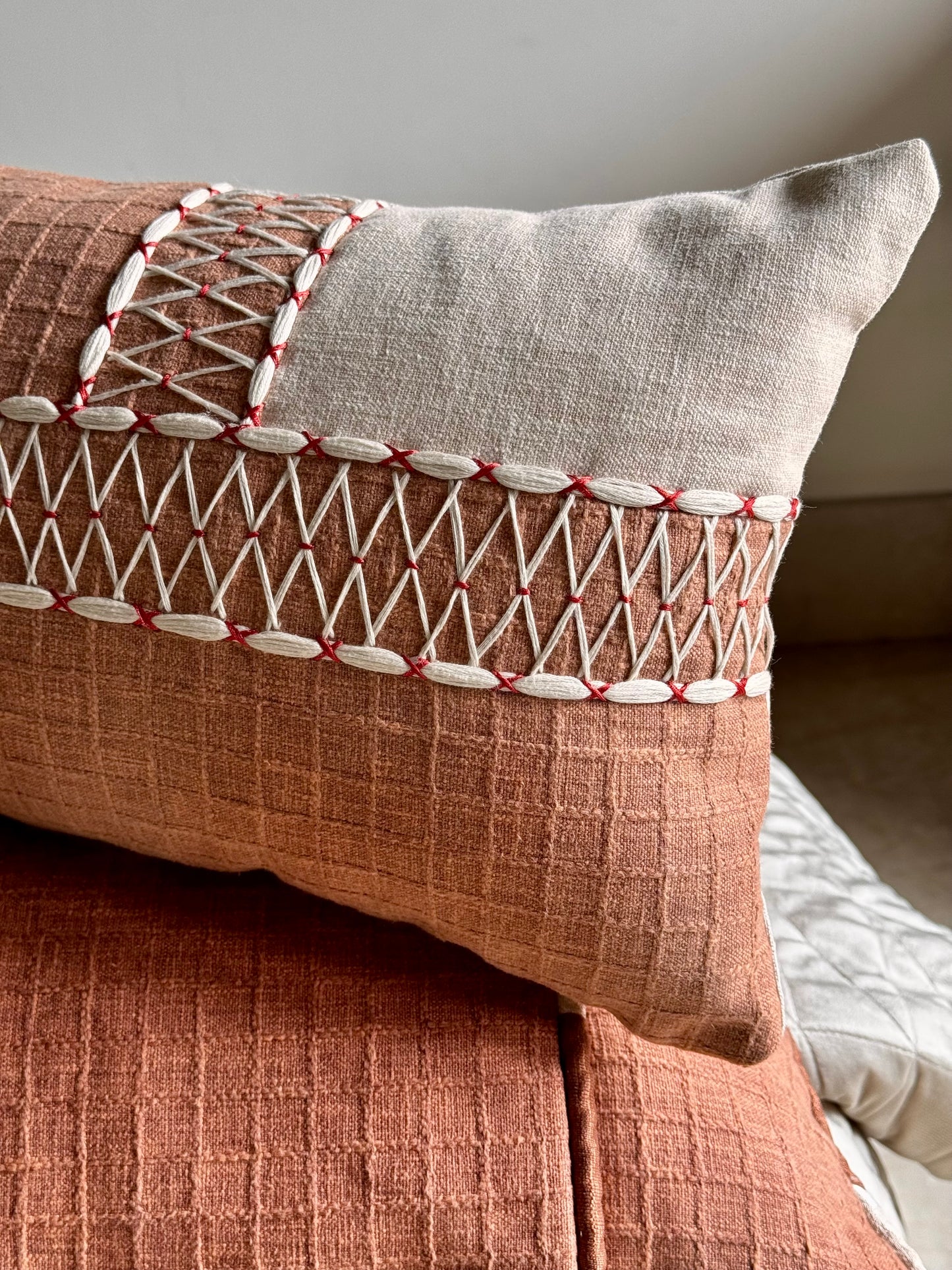 The Clay & Ivory Lumbar (With Insert)