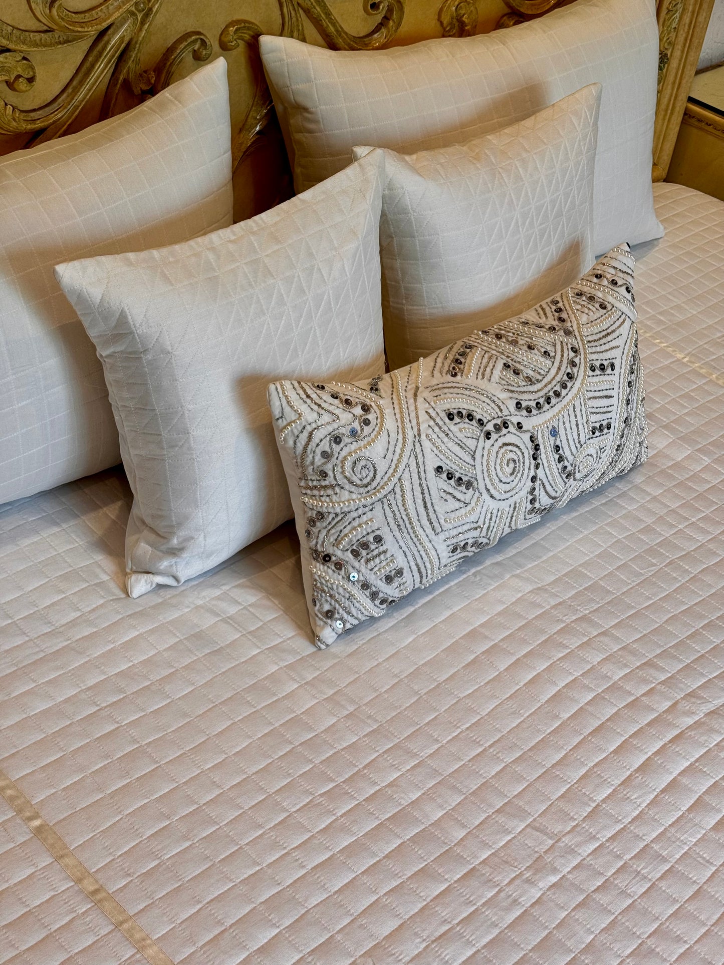 The Pearl Cobblestone Bedding Set