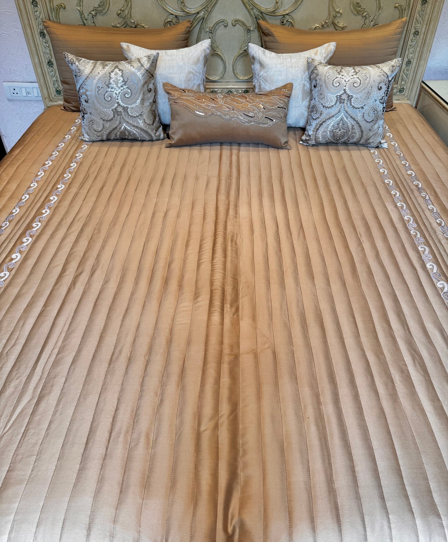 The Gold Ocean Story Bedding Set