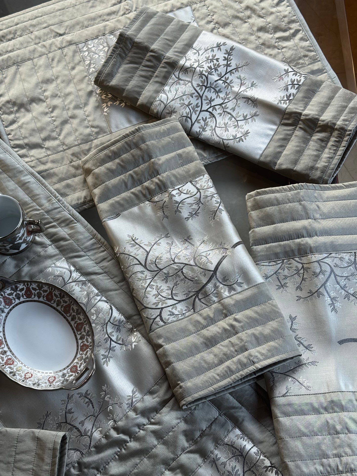 The Soft Green Tree Table Linen Set