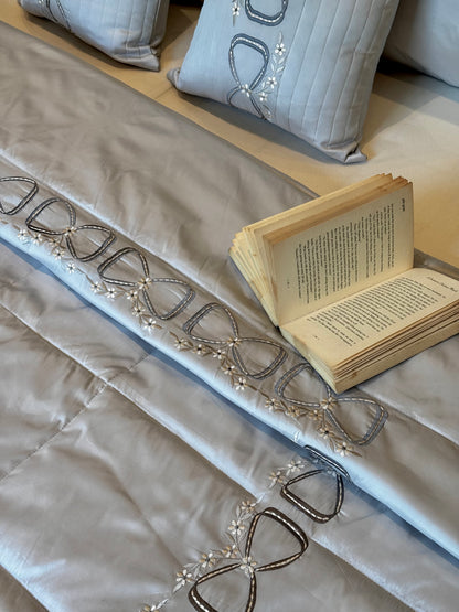 The Light Grey Infinity Quilt Set