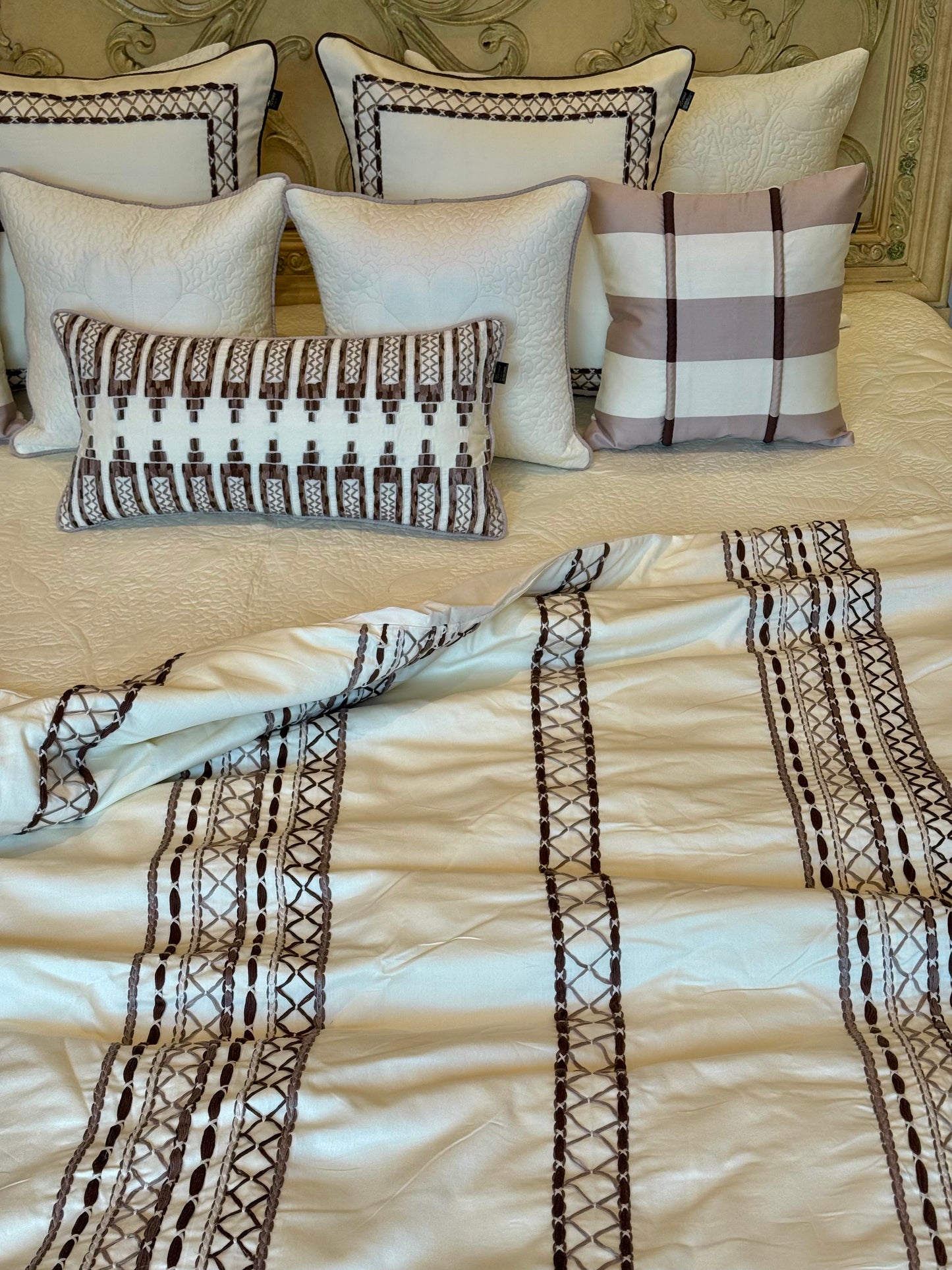 The Ivory Beige Windsor Duvet Set