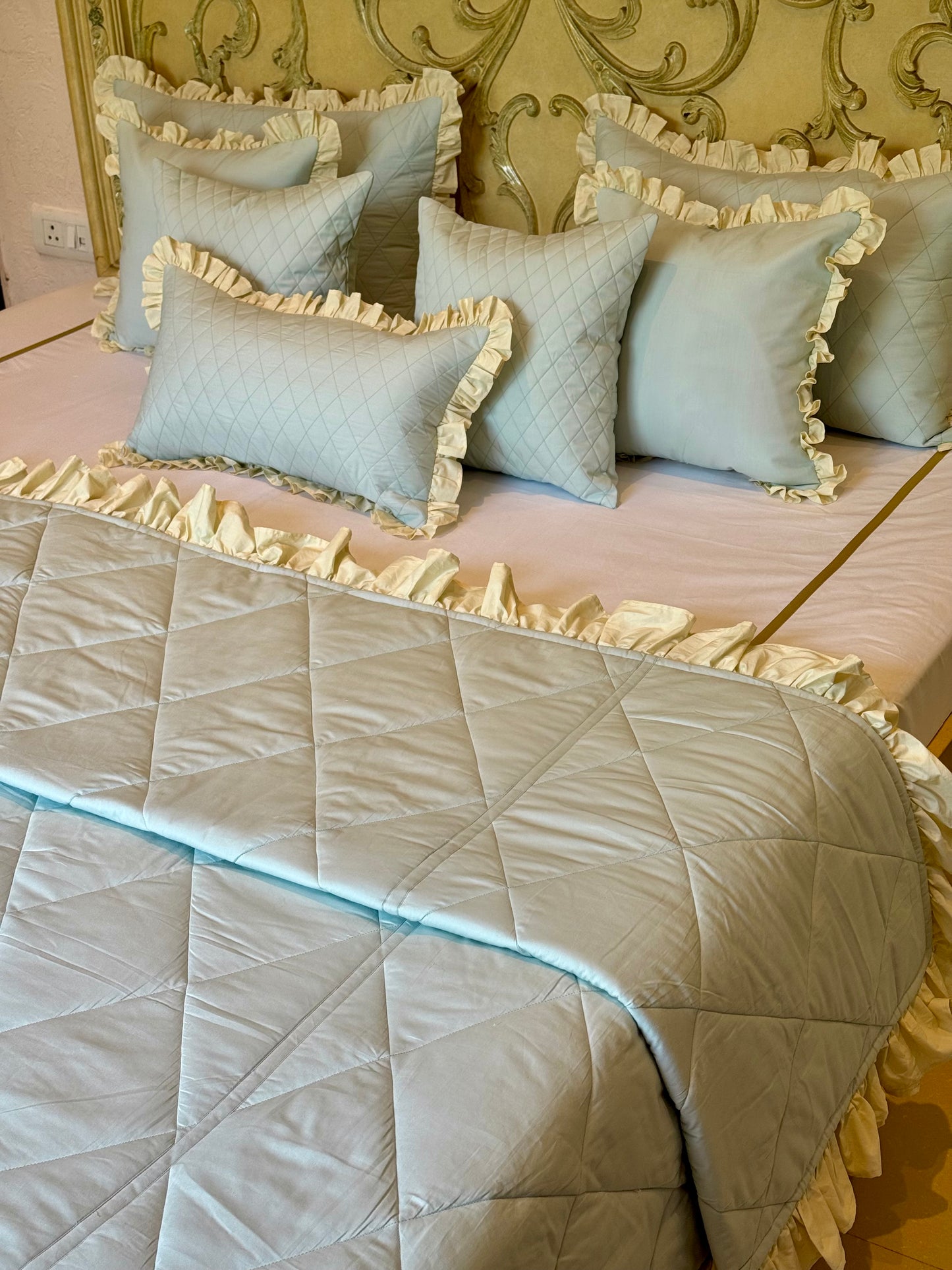 The Cyan Lily Quilt Set