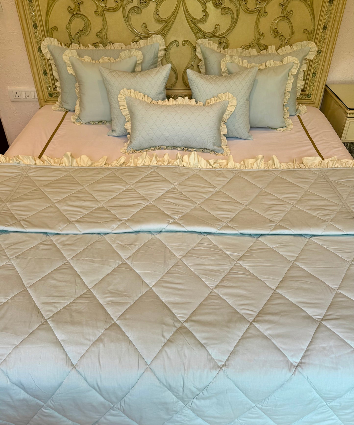 The Cyan Lily Quilt Set