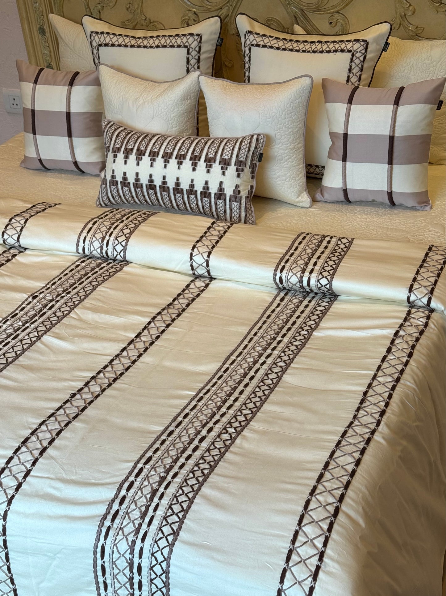 The Ivory Beige Windsor Duvet Set