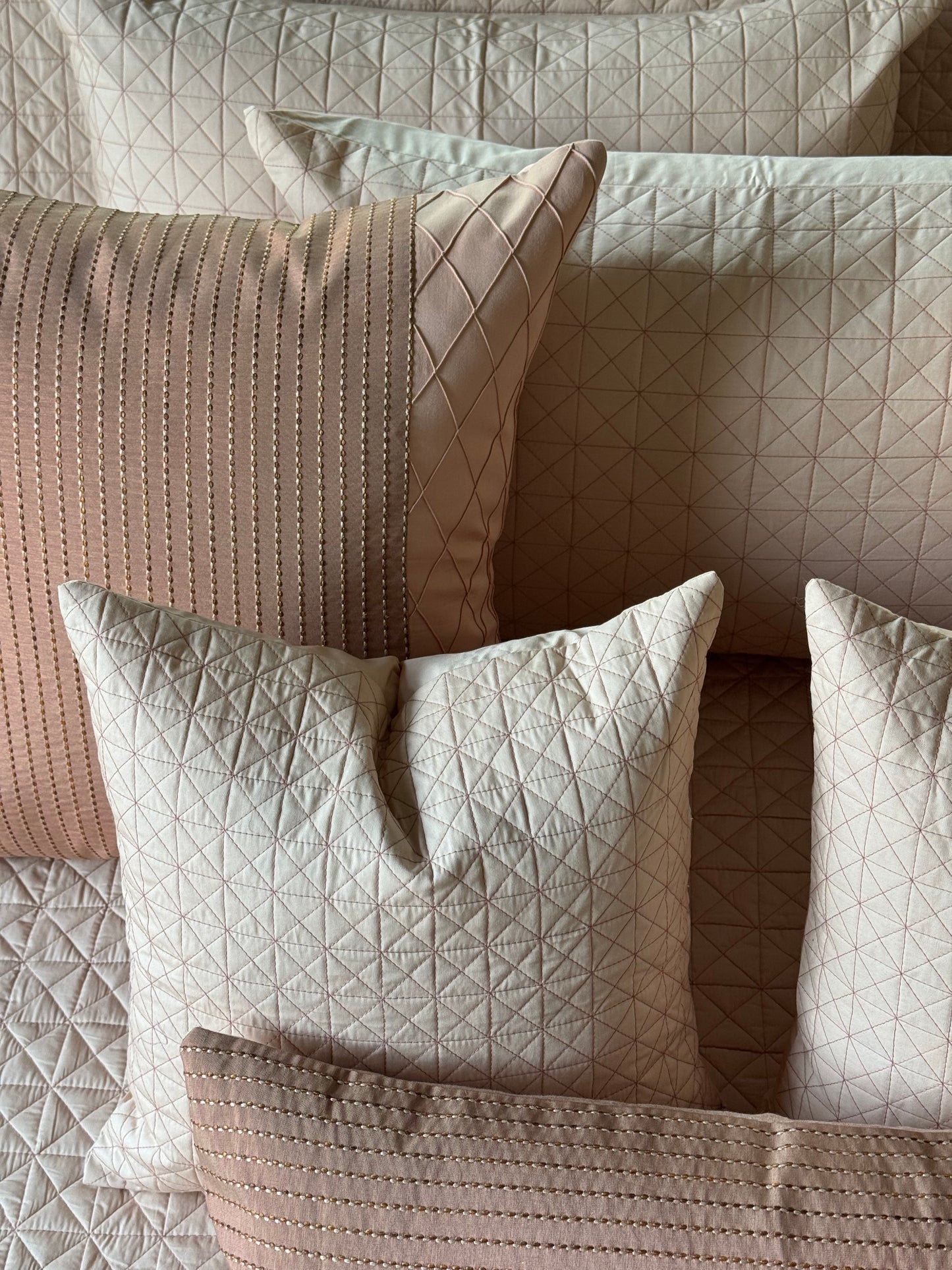 The Peach Linear Bedding Set