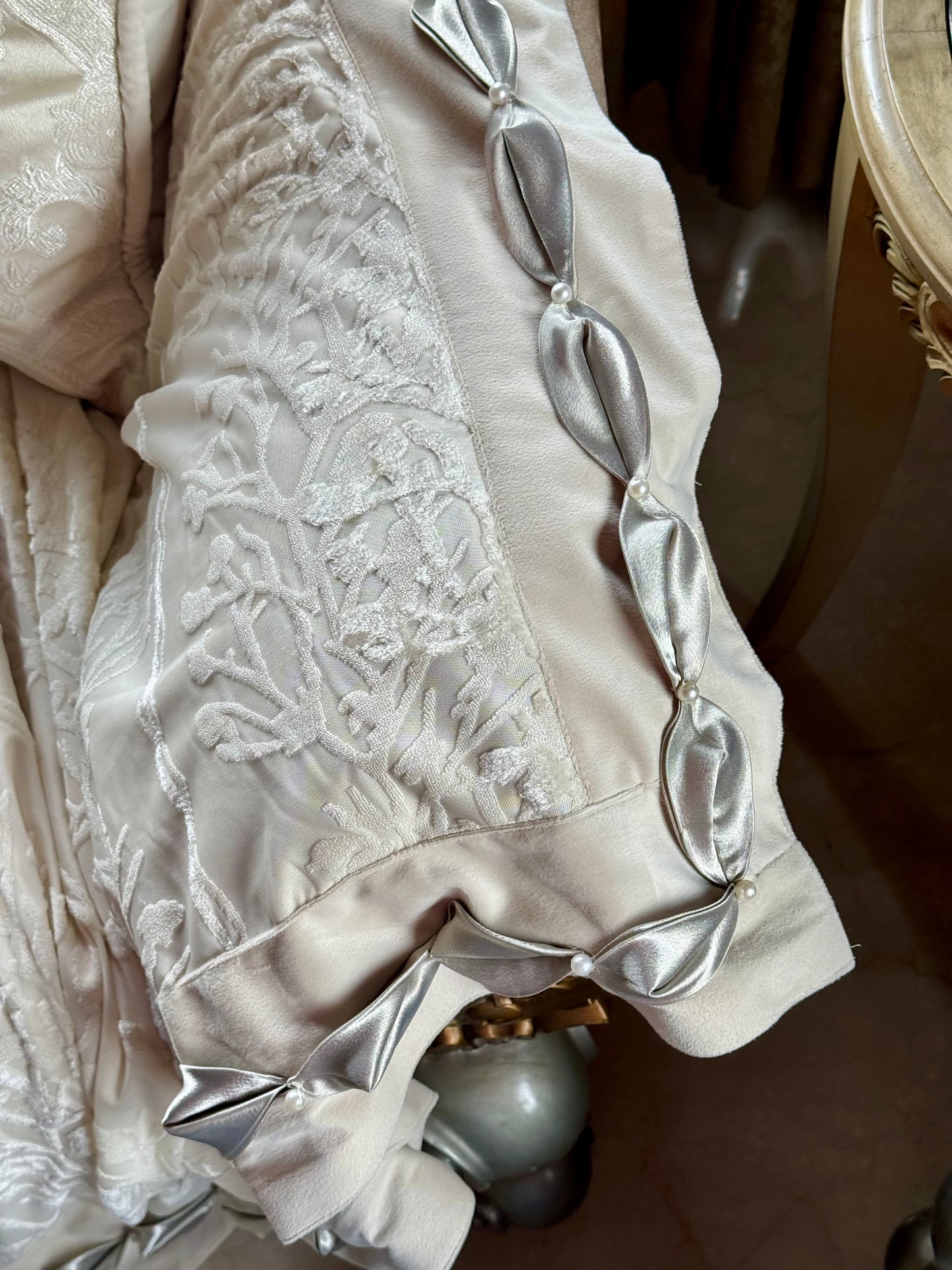 The Pearl Seashell Throw