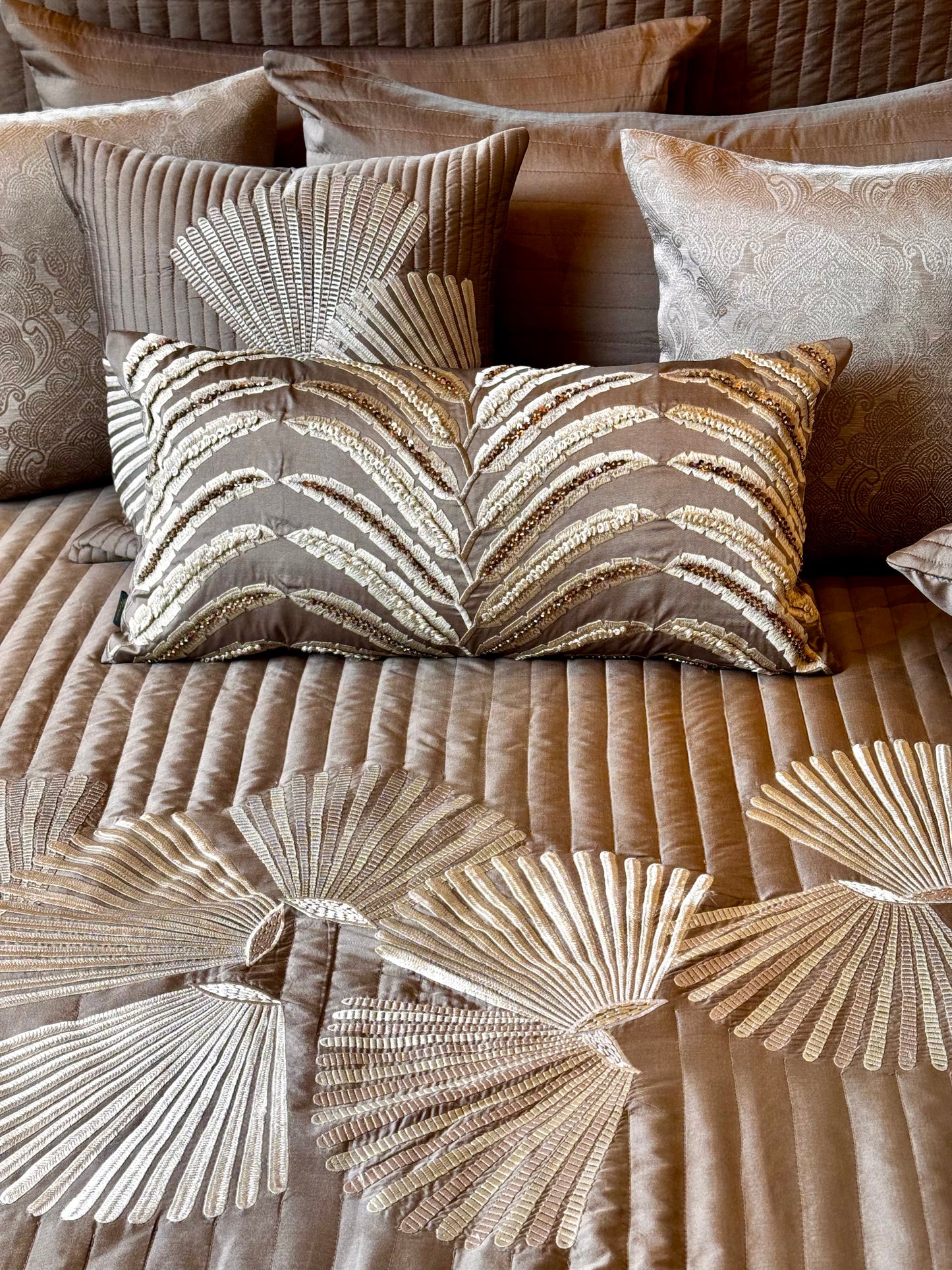 The Brown Knot Bedding Set