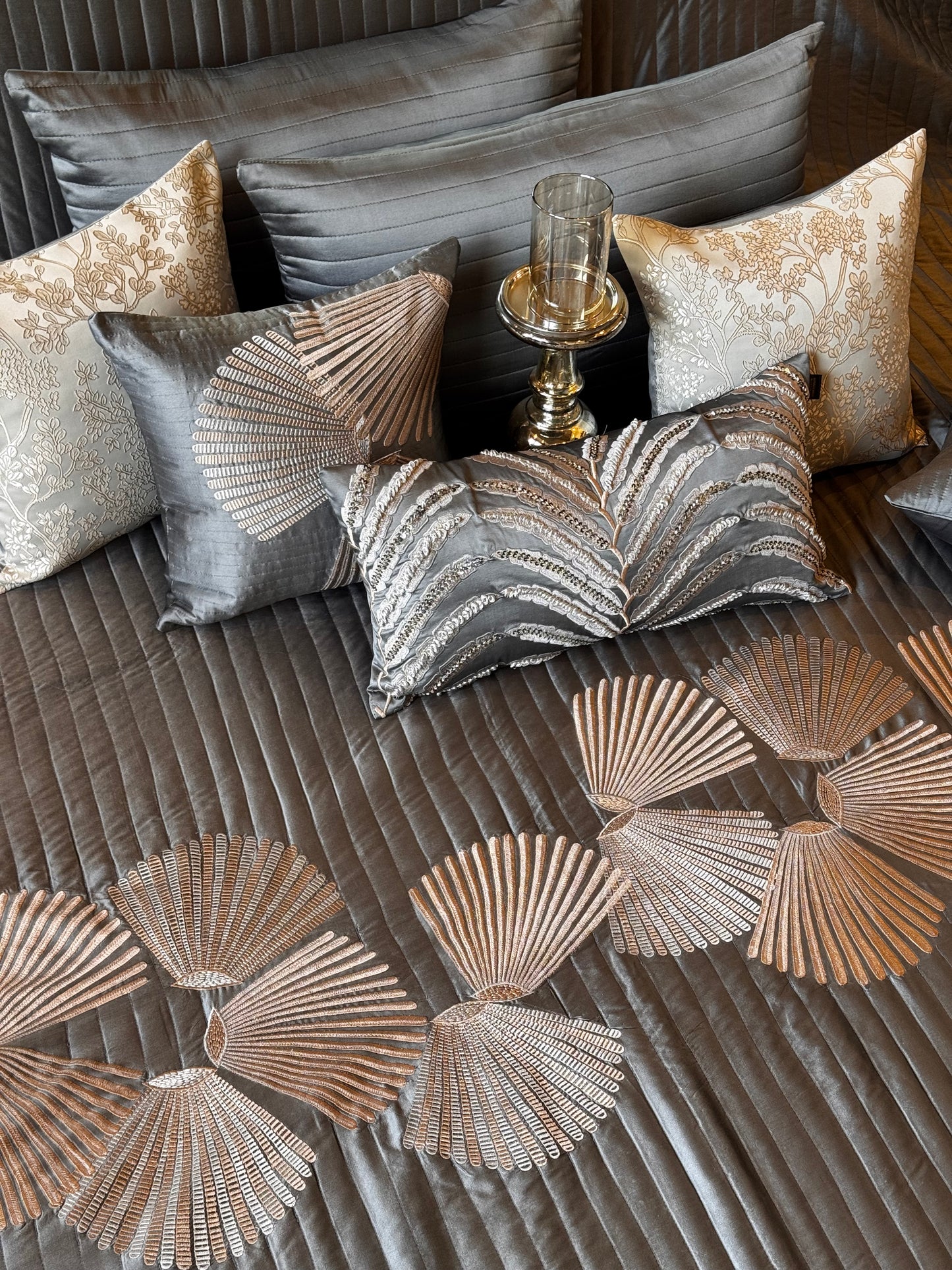 The Grey Knot Bedding Set