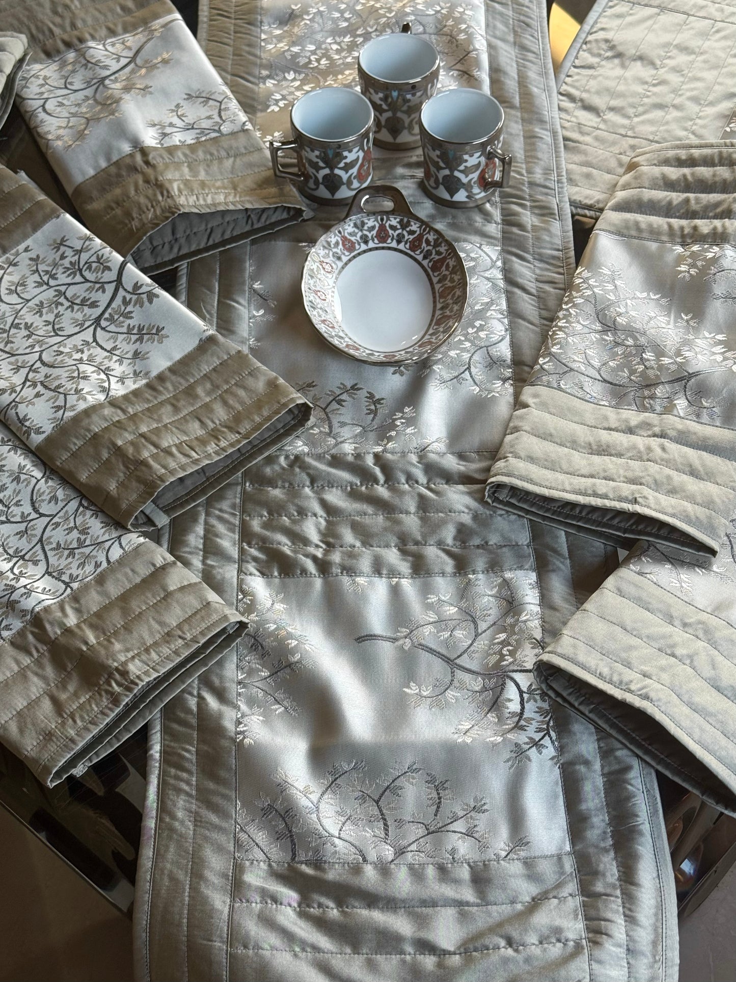 The Soft Green Tree Table Linen Set