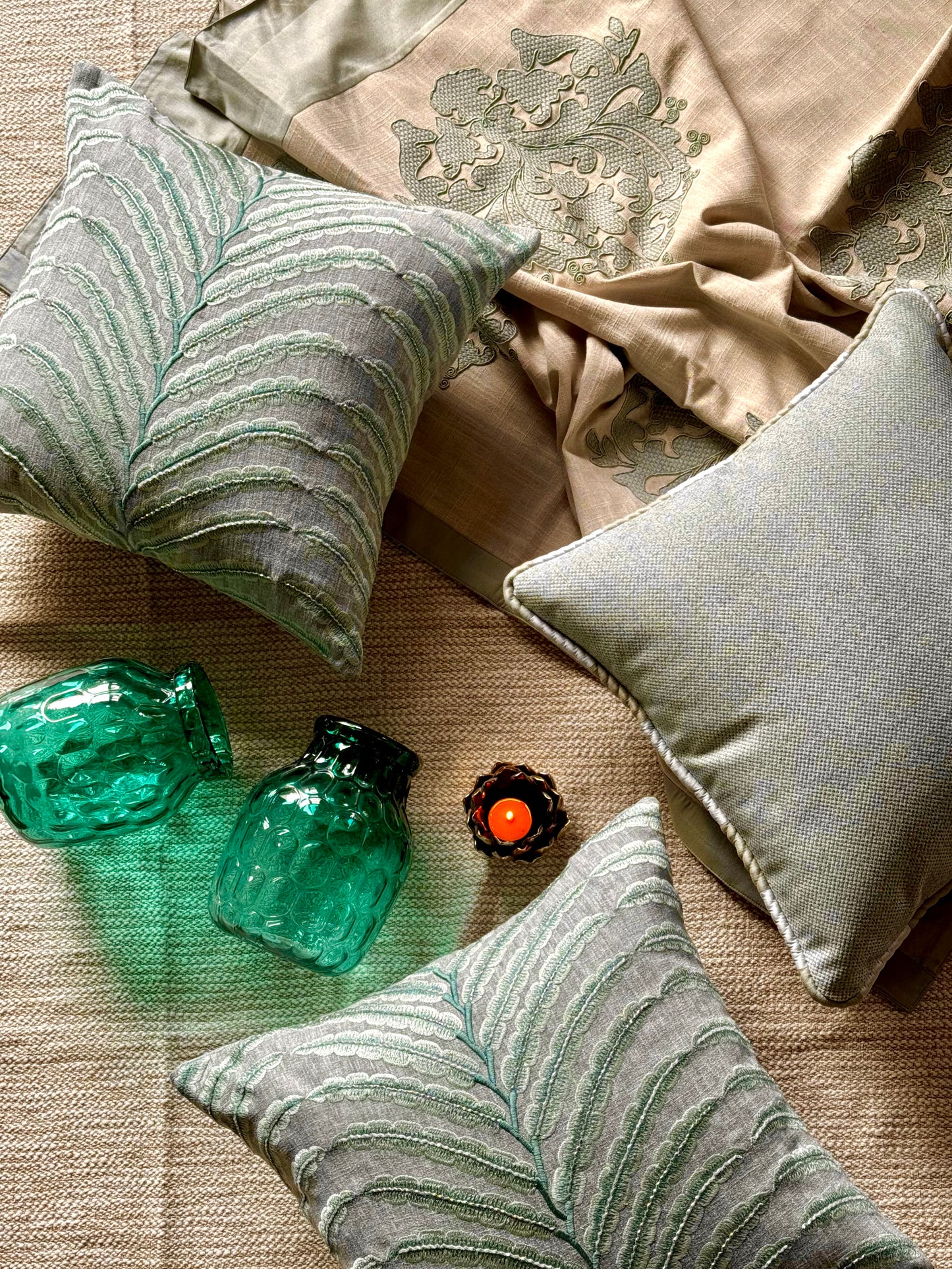 The Aqua Folia Cushion