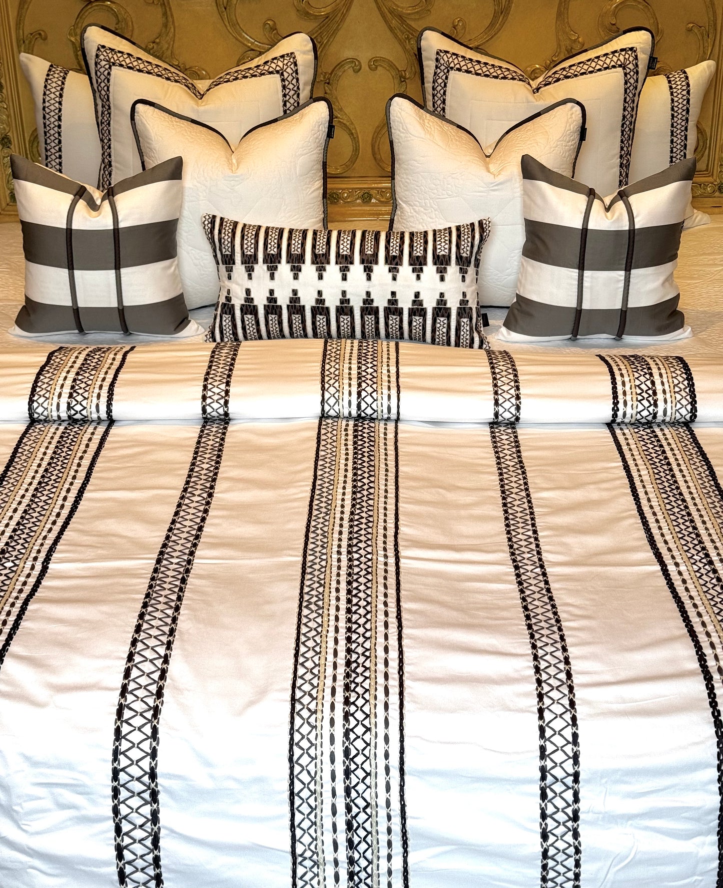 The Windsor Hand Embroidered Set