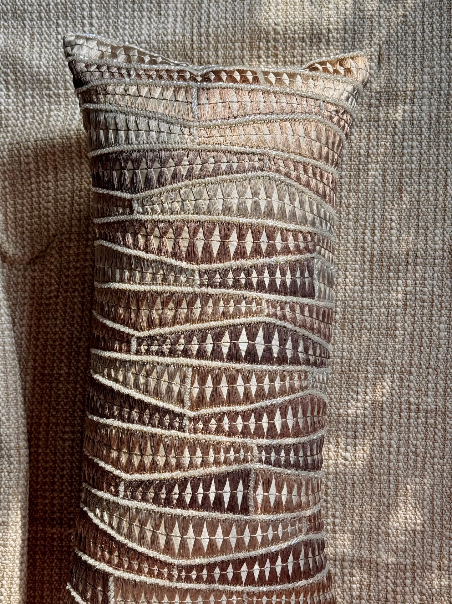 The Beige Azra Lumbar (With Insert)