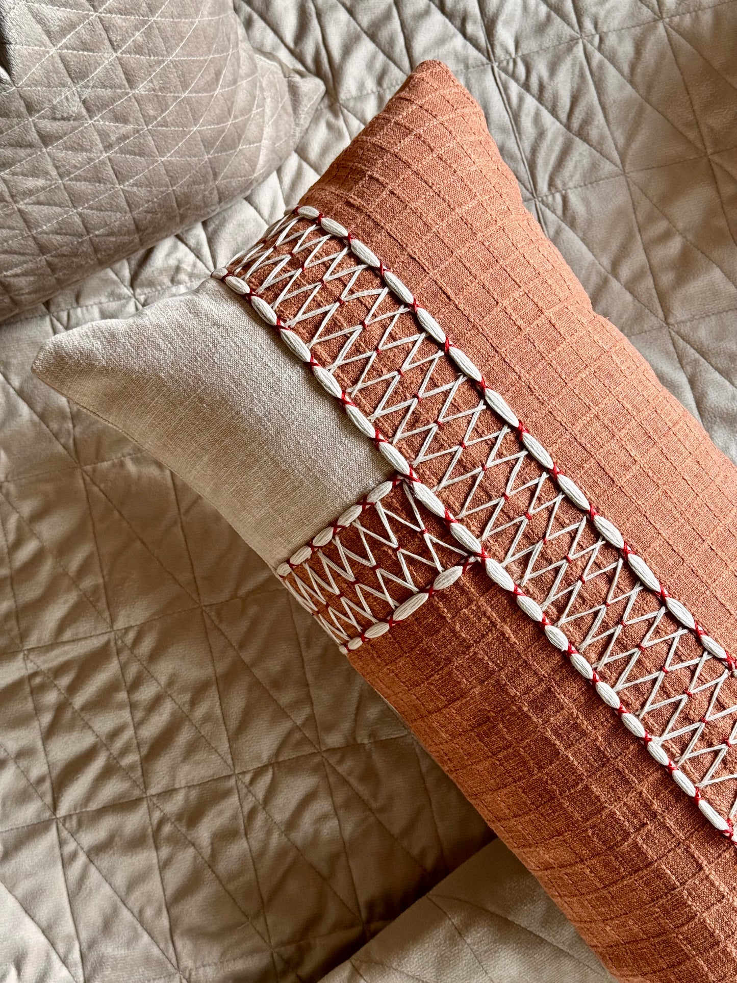 The Clay & Ivory Lumbar (With Insert)