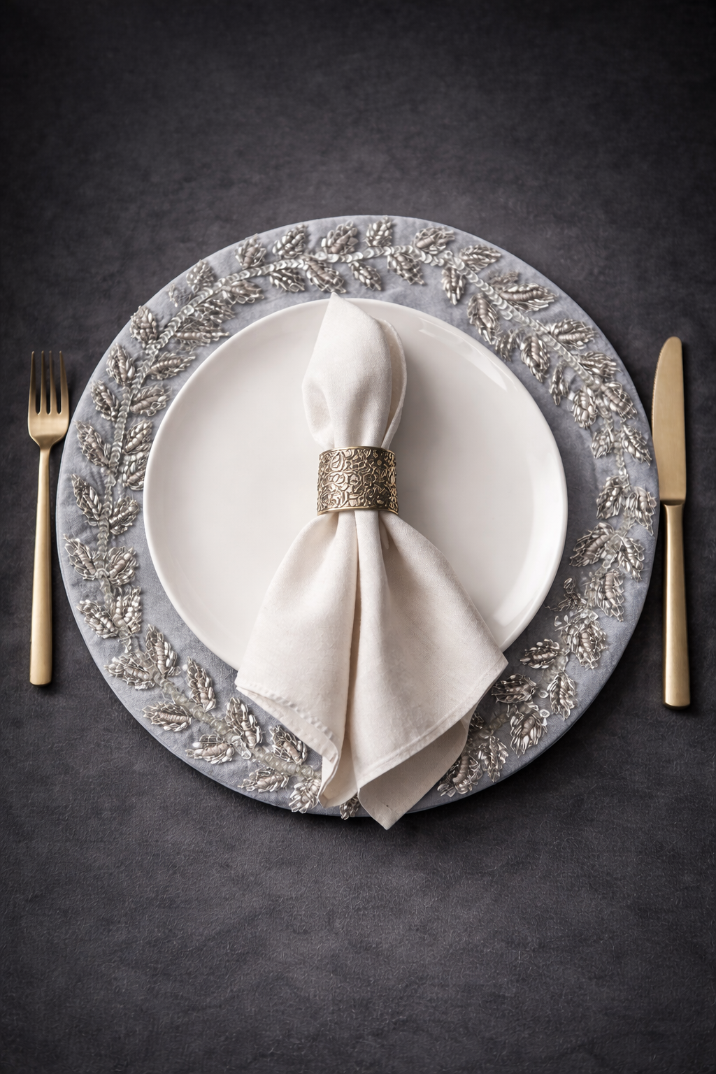 The Silver Leaf Mats Set