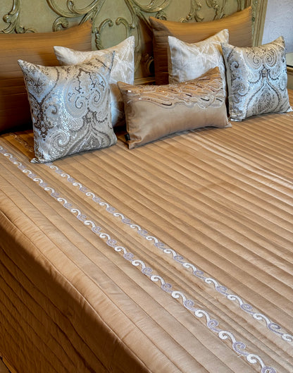 The Gold Ocean Story Bedding Set
