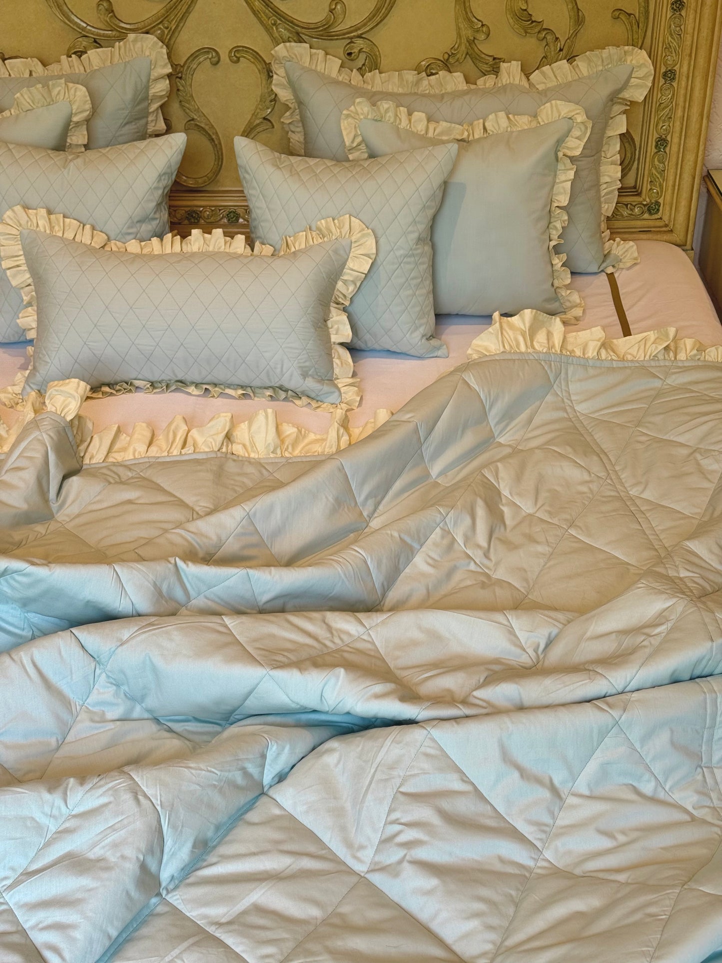 The Cyan Lily Quilt Set