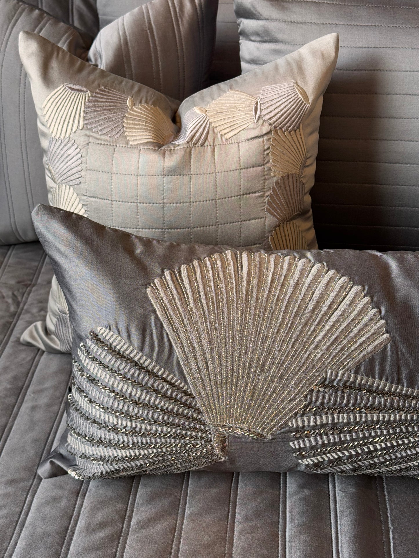 The Grey Fan Bedding Set