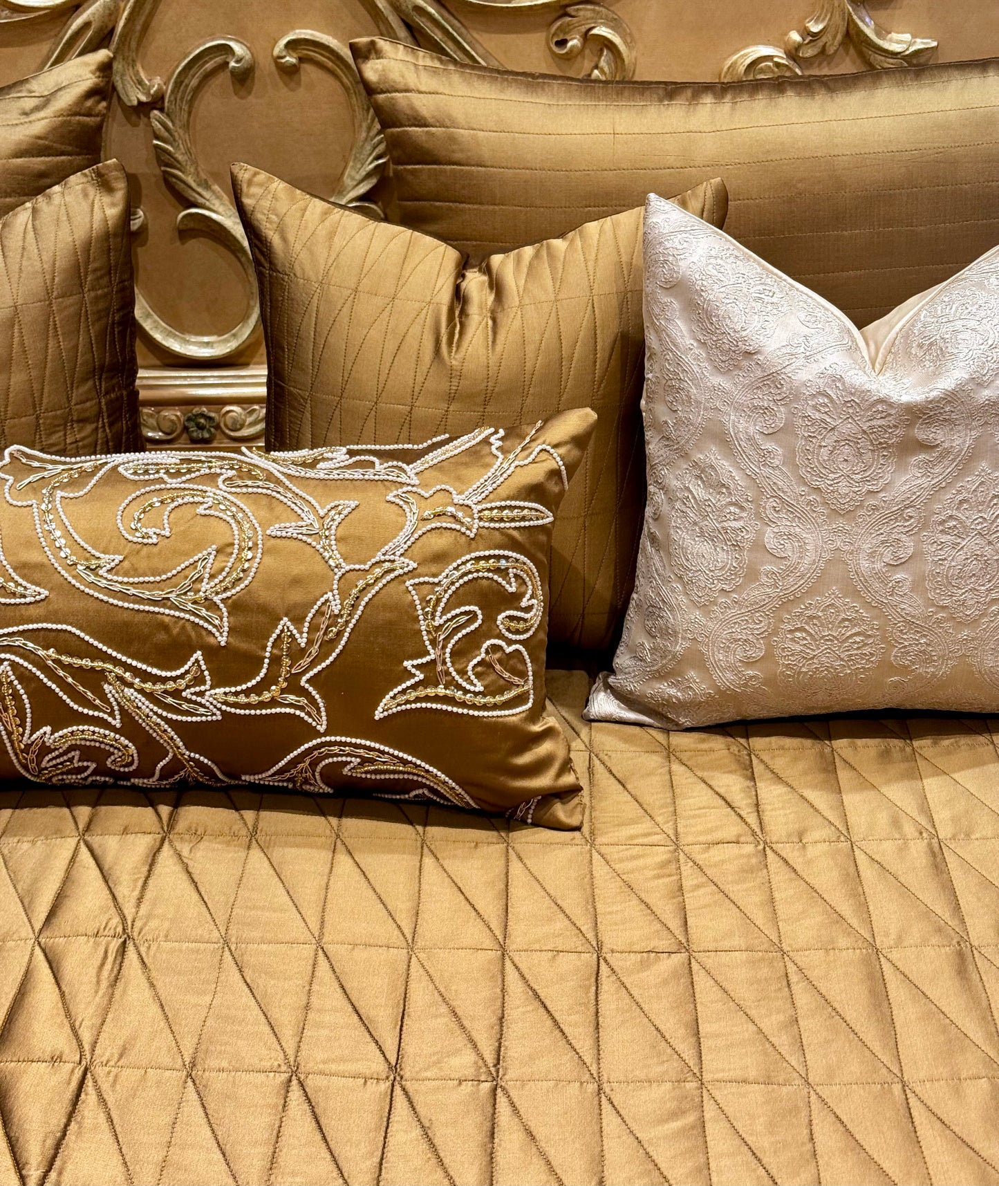The Gold Sculpture Bedding Set