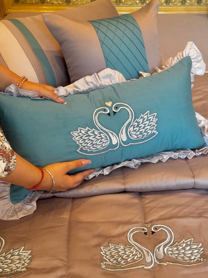 The Grey Swan Quilt Set
