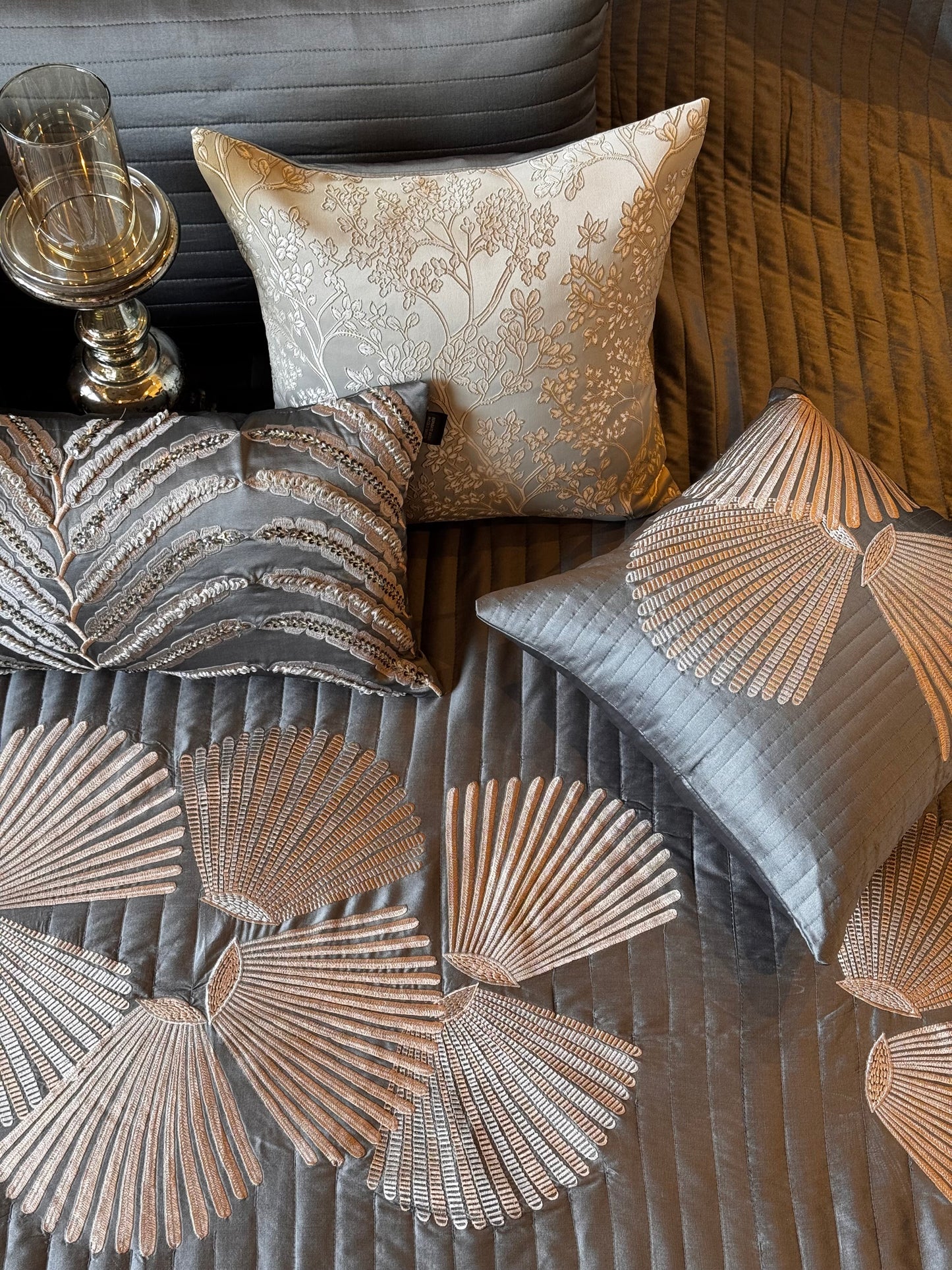 The Grey Knot Bedding Set