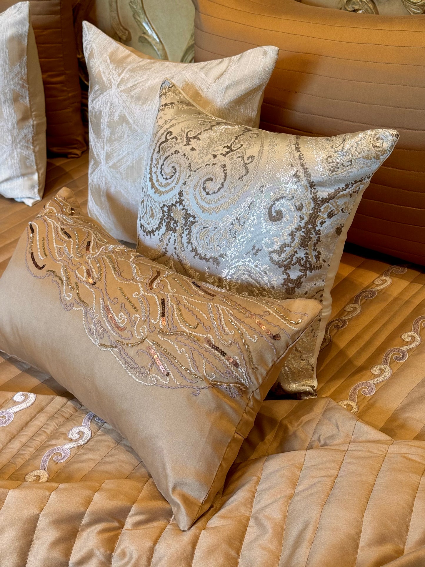 The Gold Ocean Story Bedding Set