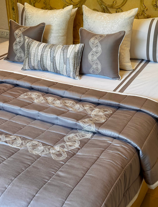 The Grey Spectra Quilt Set