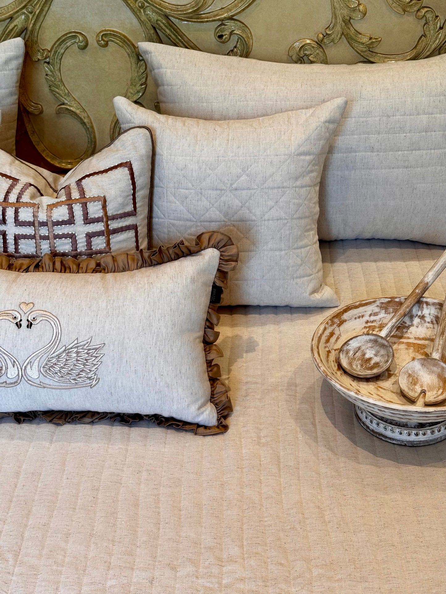 The Linen Swan Bedding Set